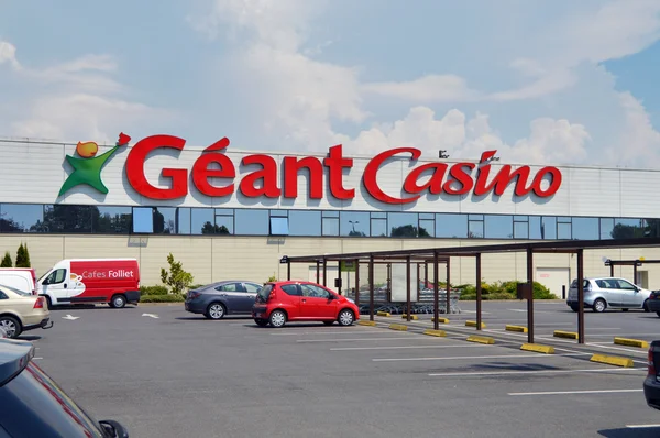 Гипермаркет Geant Casino — стоковое фото