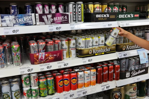 Latas de bebidas energéticas — Fotografia de Stock