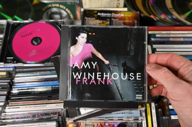 The NETHERLANDS - Aralık 2025: CD albümü: Amy Winehouse - Frank, 2003 'te İngiliz R & B, Soul ve Jazz Şarkıcısı' nın CD kayıtlarını yayınladı..