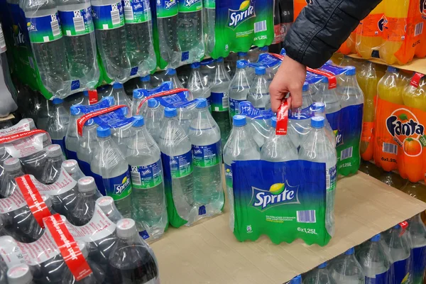 Sprite sixpack en un supermercado —  Fotos de Stock