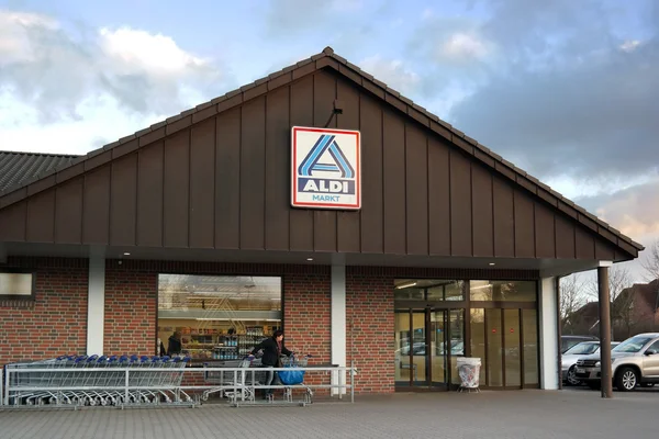 Entrada de um supermercado Aldi — Fotografia de Stock