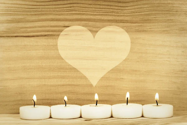 Сердце и свечи — стоковое фото