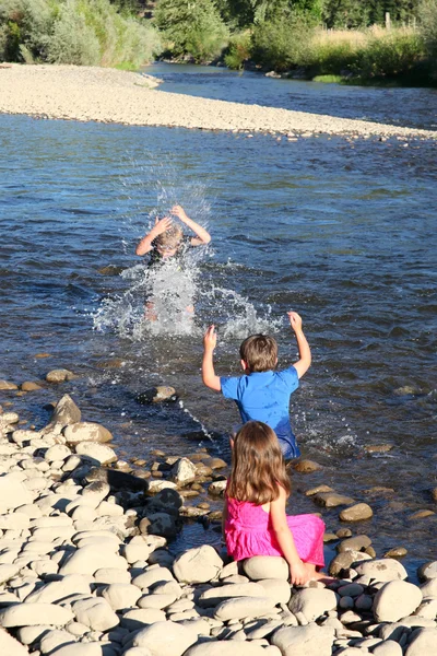 Splashing kids — Stock Photo, Image