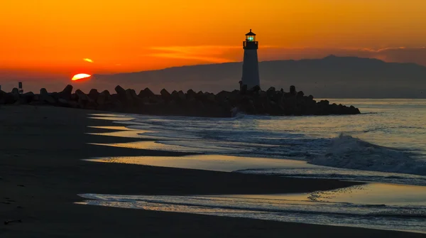 Vuurtoren op Santa Cruz Shore — Stockfoto