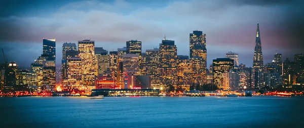 San Francisco Downtown in de nacht — Stockfoto