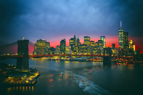 De new york city skyline w brooklyn brug — Stockfoto