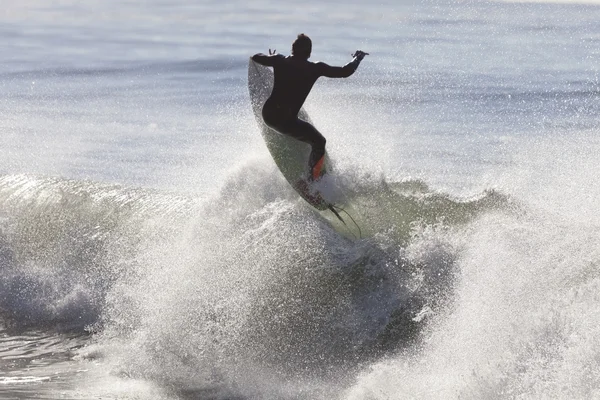 Athlete surfing on Santa Cruz beach in California — Stock Photo, Image