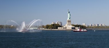  New York City İtfaiye tekne ve Özgürlük heykeli