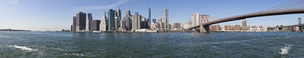 O horizonte de Nova York w Brooklyn Bridge-extra grande — Fotografia de Stock