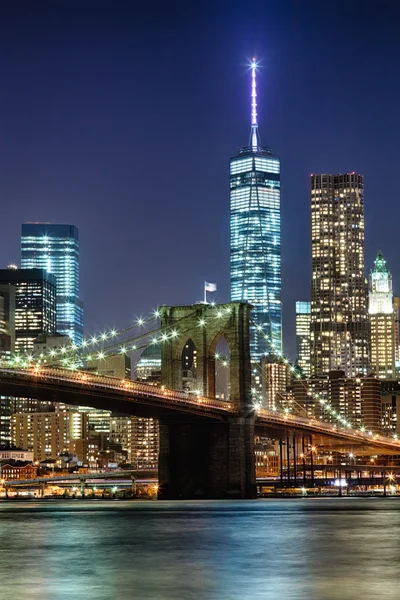 New Yorks skyline w brooklyn bridge — Stockfoto