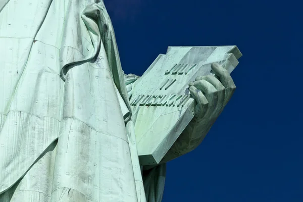 Die Freiheitsstatue das Detail der Unabhängigkeitserklärung — Stockfoto