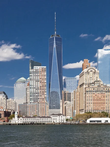 El centro de Nueva York w la Torre de la Libertad 2014 — Foto de Stock
