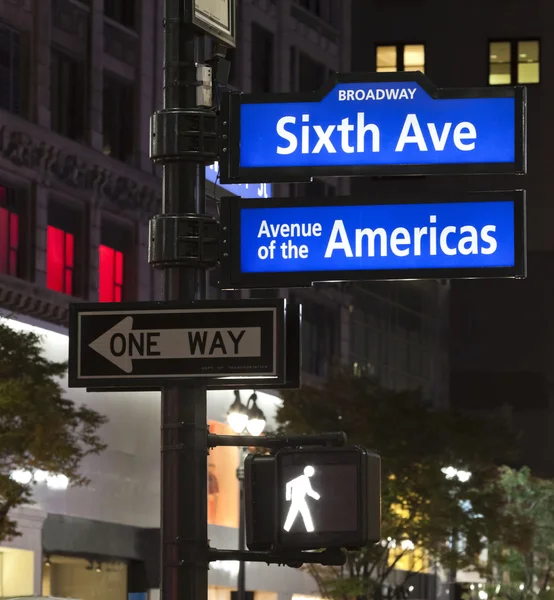 New York City, Ecke Breitstraße und West 33. Straßenschild — Stockfoto