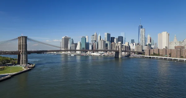 New York Downtown Brooklyn Bridge w och Brooklyn park — Stockfoto