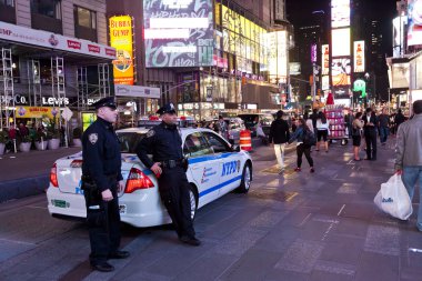 New York, polis arabası ve Times Meydanı'nda polis