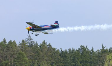 Peter Besenyei Airshow Macaristan 'Gün Yayında