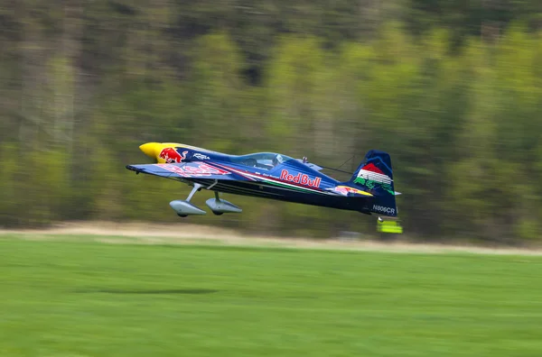 Peter besenyei aus Ungarn auf der Airshow "der Tag auf Sendung" — Stockfoto