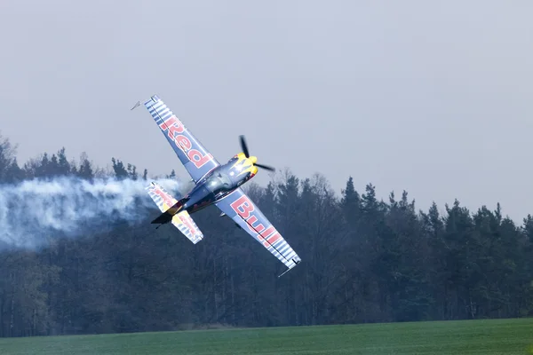 Peter Besenyei de Hungría en el Airshow "El día en el aire " — Foto de Stock