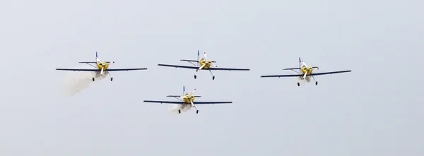 Fliegende Bullen Kunstflugteam auf der Airshow "the day on air" — Stockfoto