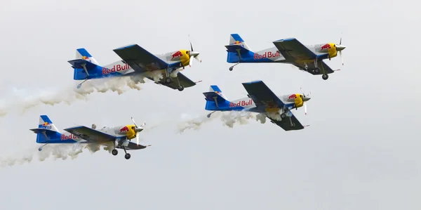 Fliegende Bullen Kunstflugteam auf der Airshow "the day on air" — Stockfoto