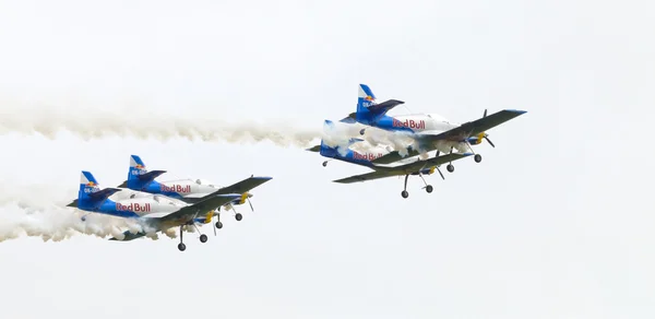 Fliegende Bullen Kunstflugteam auf der Airshow "the day on air" — Stockfoto