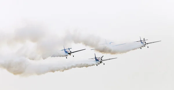 Voando Bulls Aerobatics Team no Airshow "O dia no ar " Fotografia De Stock