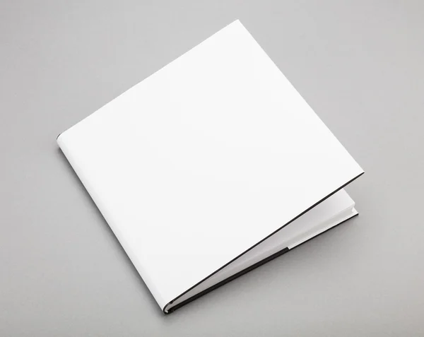 Libro en blanco cubierta blanca 8 x 8 en — Foto de Stock