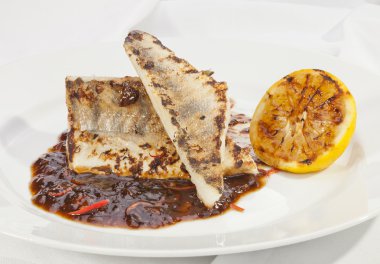 Limonlu ızgara pike levrek