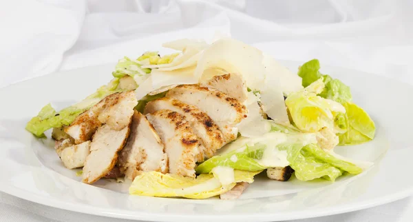 Caesar Salad with chicken meat — Stock Photo, Image