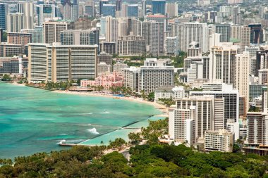 honolulu ve waikiki Beach diamond head üzerinden havadan görünümü
