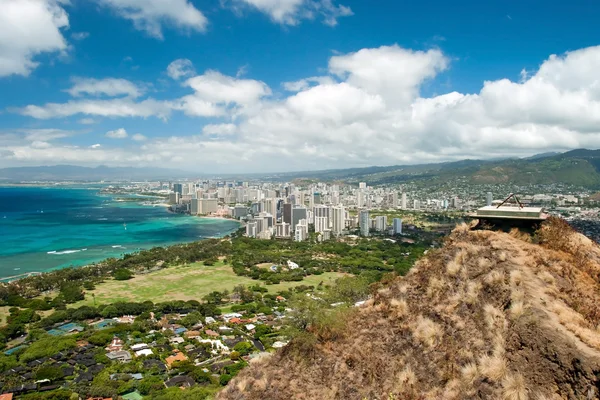 Luchtfoto van honolulu en waikiki beach van diamond head — Stockfoto