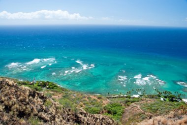 Diamond head deniz feneri masmavi okyanus ile havadan görünümü