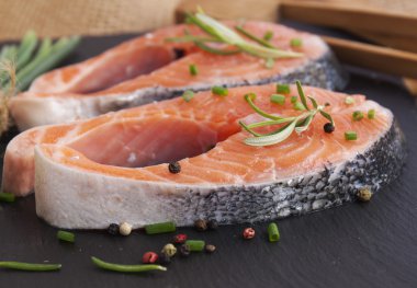 Taze somon parçaları. 