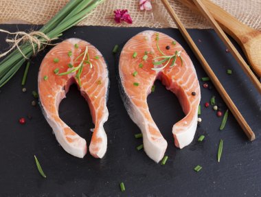 Taze somon parçaları.