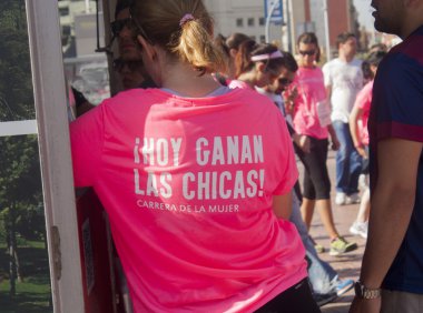 Kız yarışmaya katılmaktadır. Barcelona. 14/10/2014