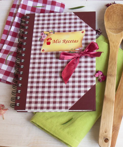 Recipe book on wooden table. The inscription in Spanish "My reci — Stock Photo, Image