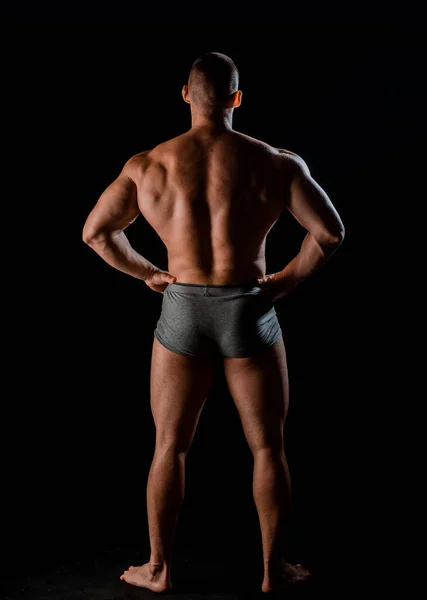 Muscular Super Alto Nível Bonito Homem Posando Fundo Preto — Fotografia de Stock