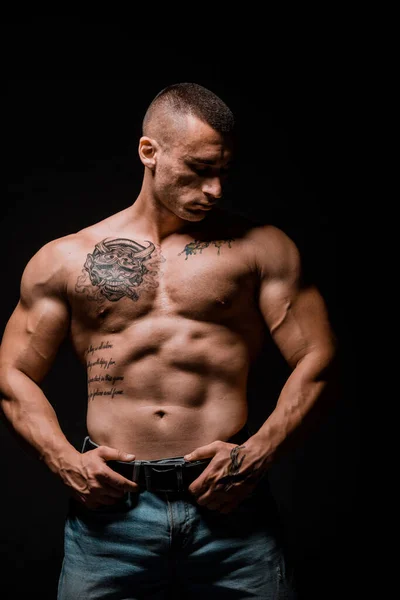 Bodybuilder Posiert Schöner Sportlicher Typ Mit Männlicher Power Fitness Muskulöser — Stockfoto