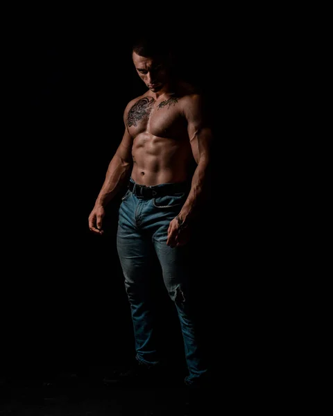 Sport Entraînement Homme Corps Musclé Pose Bodybuilder Athlétique — Photo