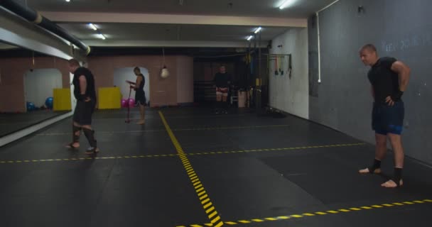 Kick Boksörler Spor Salonunda Çalışıyor — Stok video