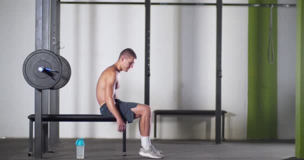 Push up fit άνθρωπος κάνει προπόνηση χέρι άσκηση σωματικού βάρους — Αρχείο Βίντεο