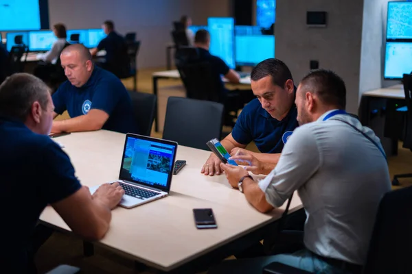 Group Security Officers Tech Guys Meeting Main Security Data Center — Stock Photo, Image