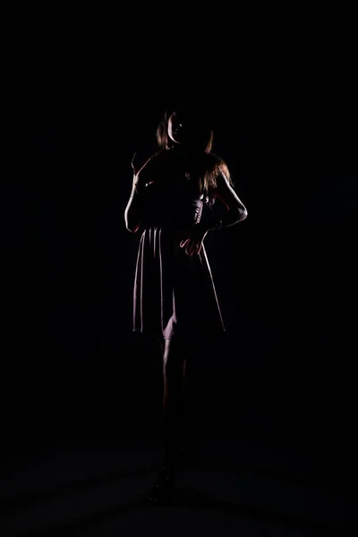 Körperbild Einer Stilvollen Frau Die Schwarzen High Heels Und Lila — Stockfoto