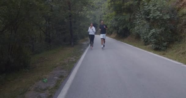 Sportowa Para Działa Ulicy Natura Pasuje Zdrowa Koncepcja — Wideo stockowe