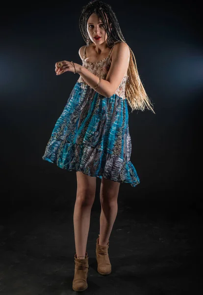 Retrato Una Chica Encantadora Con Trenzas Con Una Mirada Mística —  Fotos de Stock