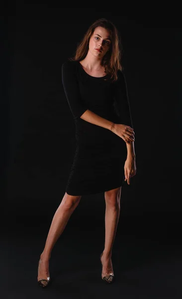 Портрет Молодой Женщины Короткой Юбке Высоких Каблуках — стоковое фото