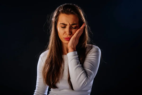 Problema Dos Dentes Mulher Sentir Dor Dente Fechar Bela Menina — Fotografia de Stock