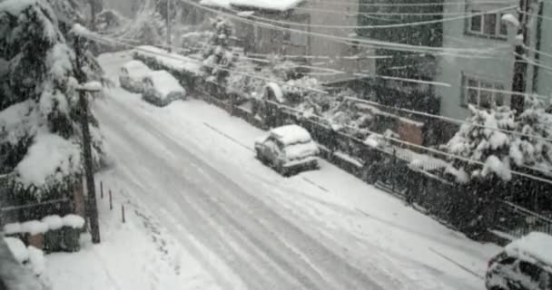 Vista Invierno Las Casas Cubiertas Nieve Durante Día — Vídeos de Stock