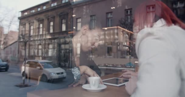 Jeunes Femmes Rencontrées Dans Café Bar — Video