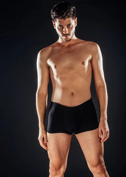 Buen Chico Joven Posando Medio Desnudo Estudio —  Fotos de Stock